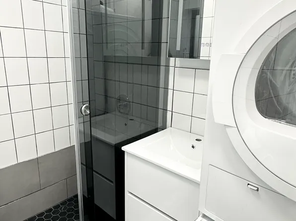 697 Tenth Avenue image 5 of 9