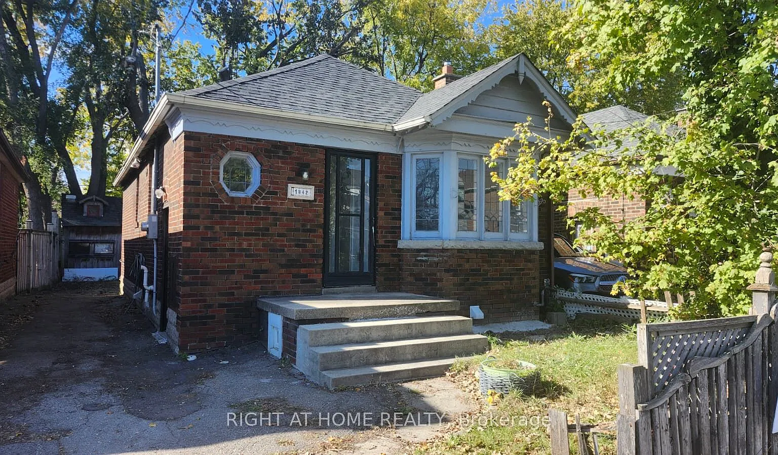 4 bed, $3,000 — Photo 1