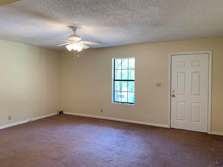 671B Country Club Cir — Photo 2