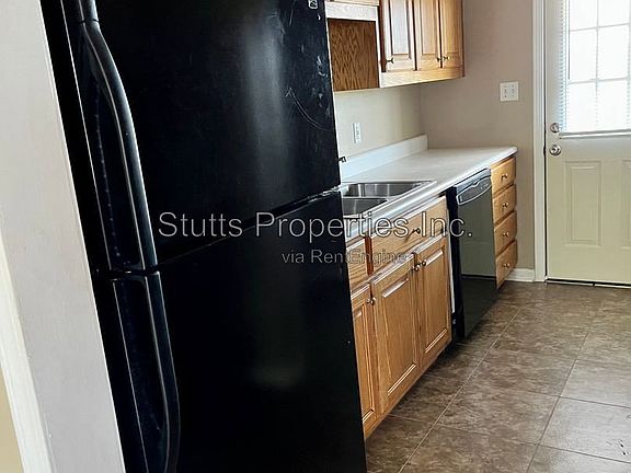 3rd image of 400 Jackson Ave #D