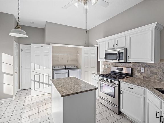 4th image of 3014 Southhampton Dr