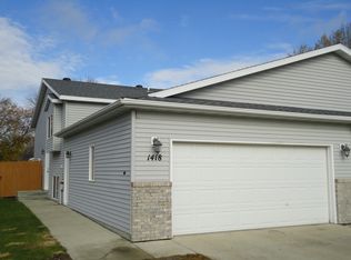 1418 Suntree Dr, West Fargo, ND 58078