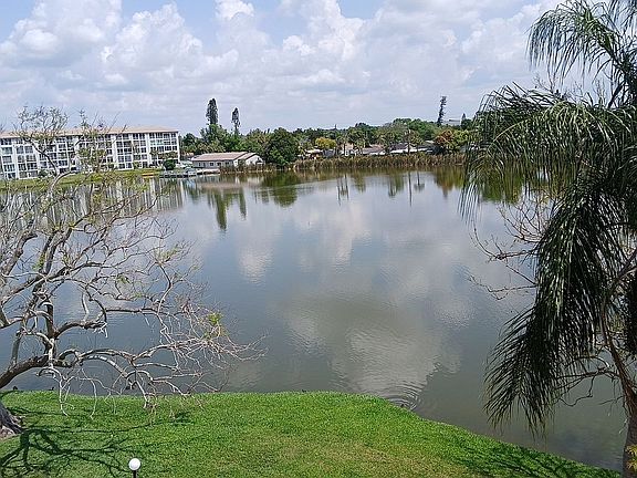 5th image of 4117 Lake Bayshore Dr #C-411