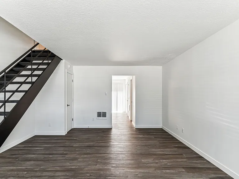 Midland Apartments — Photo 4