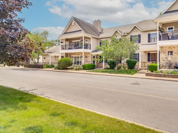 7942 Williamsburg COURT #101, Bristol, WI 53104