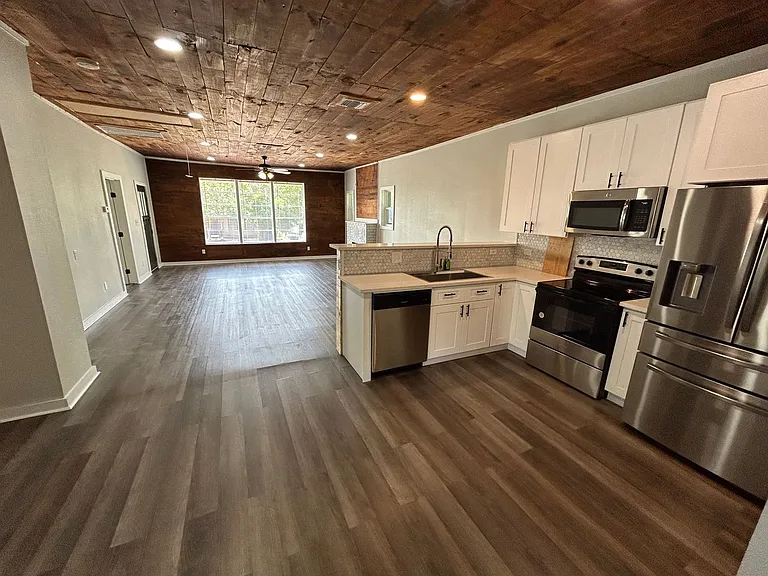 1245 Kayton Ave — Photo 12