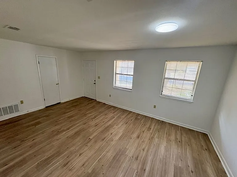 511 Maple Ave — Photo 3