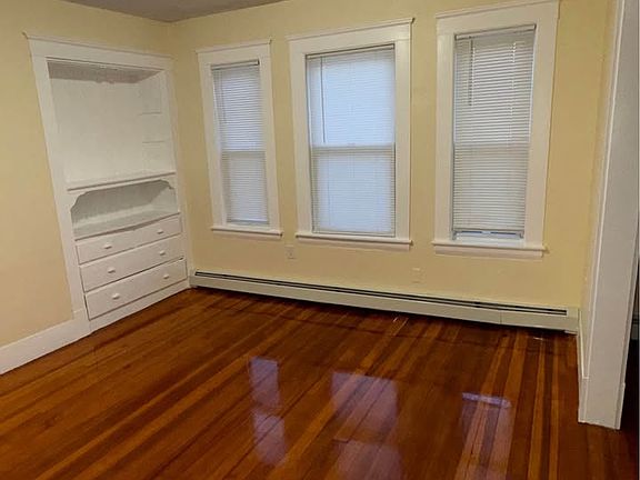 3rd image of 49 Boxford St