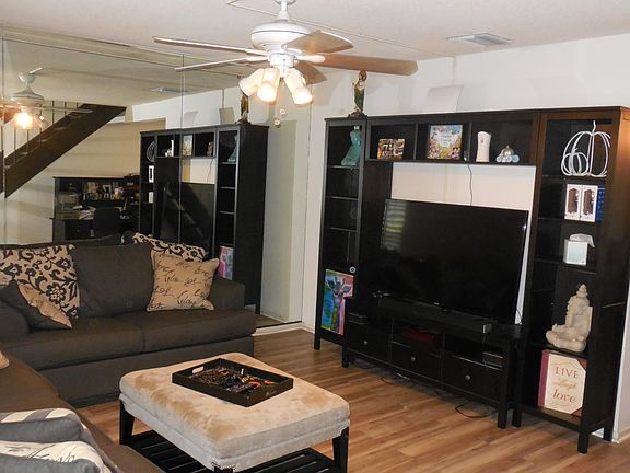 3rd image of 934 Cabrillo Dr #C