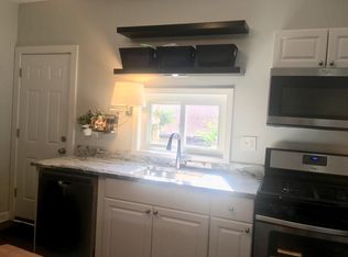 7123 Saint James Sq, Saint Louis, MO 63143