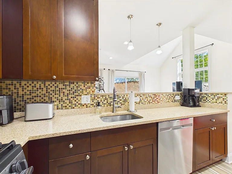 70 Endicott St #106 — Photo 4