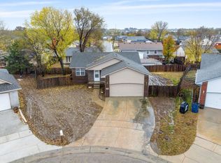 1836 S Smithmoor Cir, Wichita, KS 67207