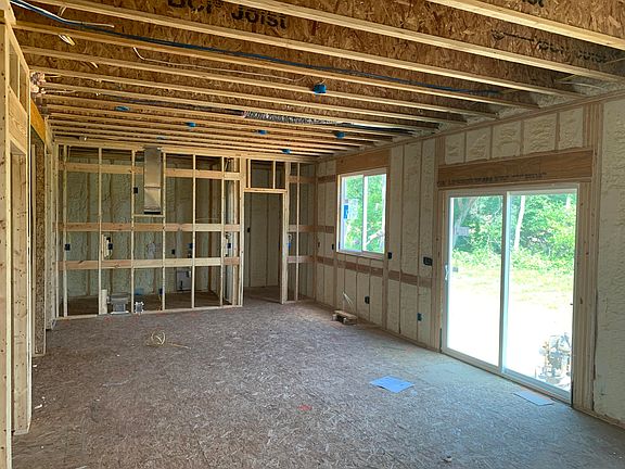 5th image of 7837 Woodhurst Dr NE