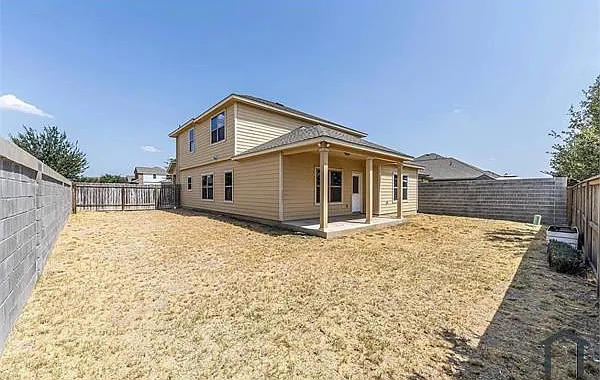 4 bed, 2298 sqft, $2,300 — Photo 3