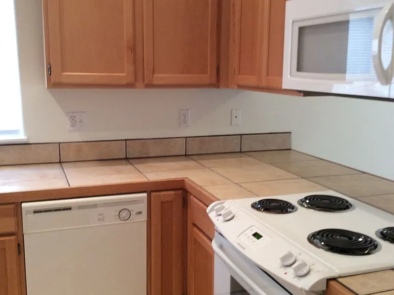2210 Jakob Ave — Photo 5