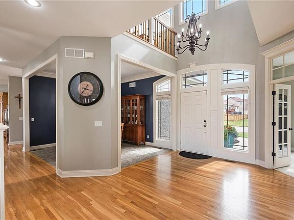 Vaulted Ceiling Compliments the Spacious Entry