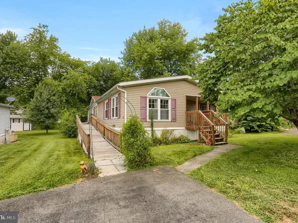 9 Siding Ln, Millersburg, PA 17061