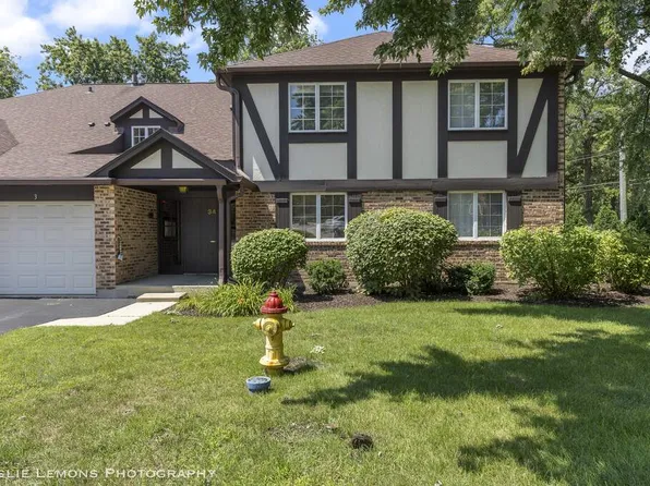 34 Shawnee Trl, Indian Head Park, IL 60525
