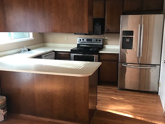 4th image of 3614 Larchmont Square Ln