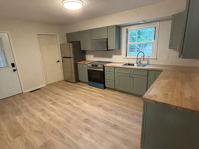 429 South Blvd — Photo 5