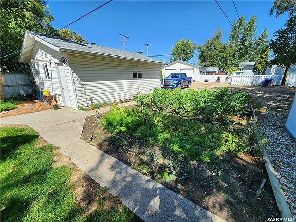 4th image of 205 1st Ave NW
