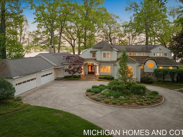714 N Shore Dr, Holland, MI 49424