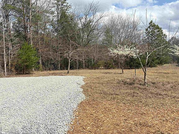 5th image of 829 Bramlett Rd