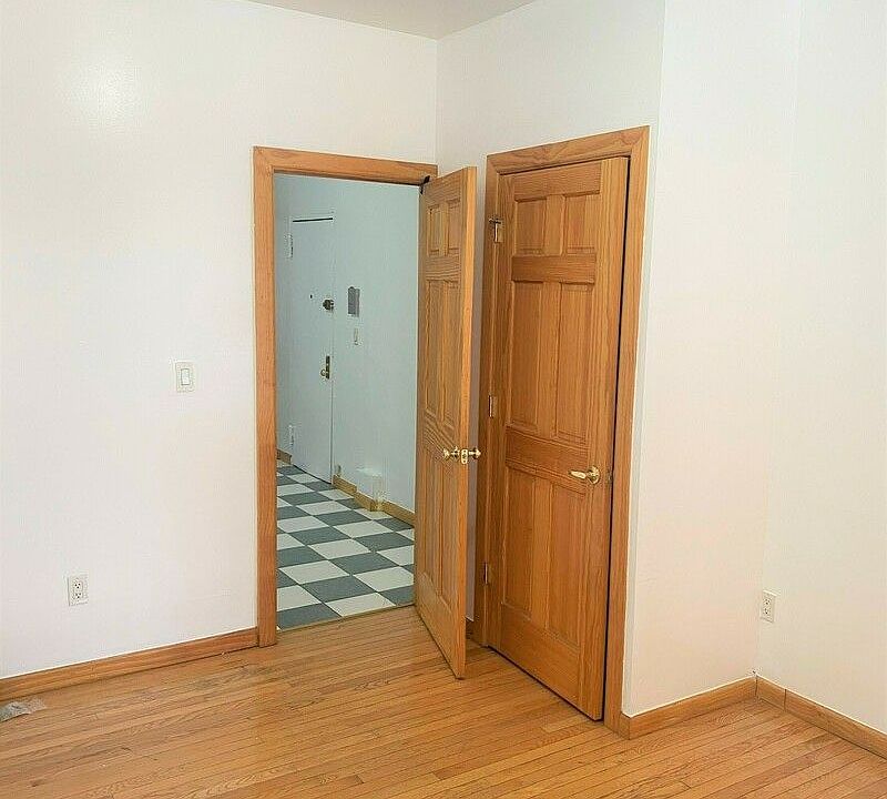 1st image of 1079 1st Ave #21