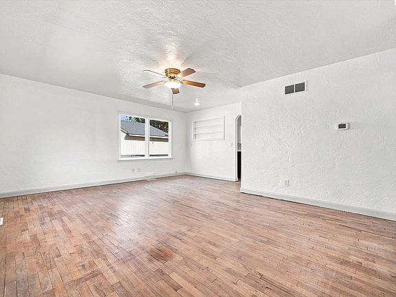 4th image of 1909 W 3rd Ave