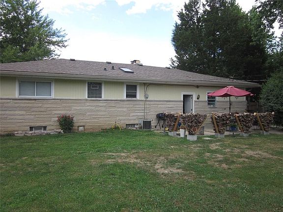 3rd image of 2705 S Kenyon Dr
