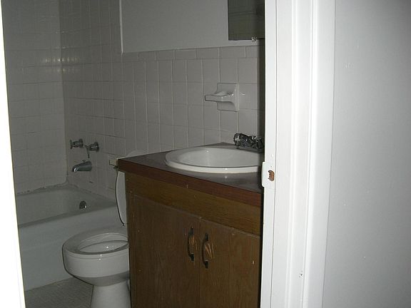 4th image of 1315 SE Silver Springs Pl APT 11