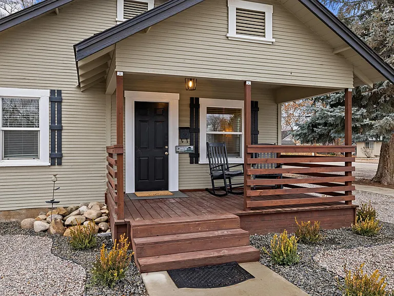 436 E Pine Ave — Photo 3