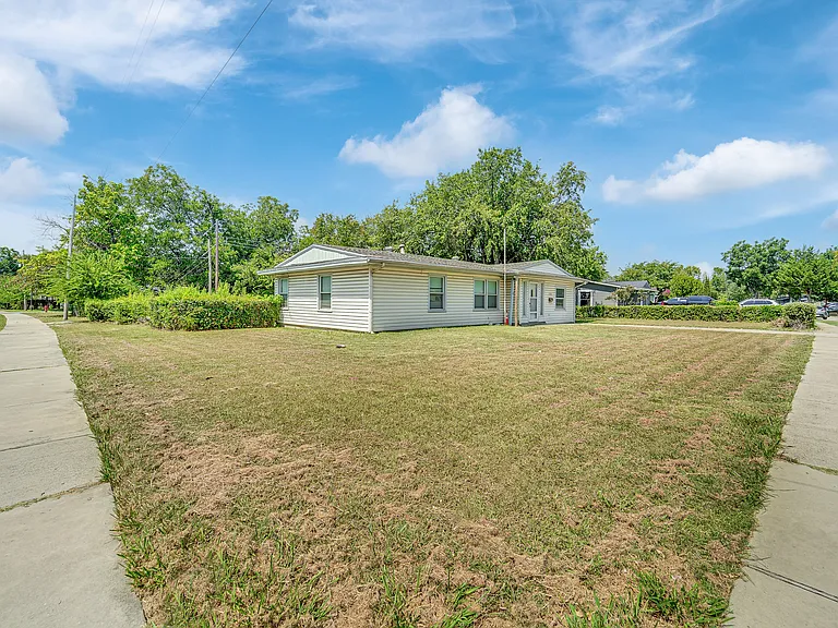 2682 Wasina Dr — Photo 2