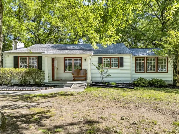 41 Buena Vista St, Winder, GA 30680