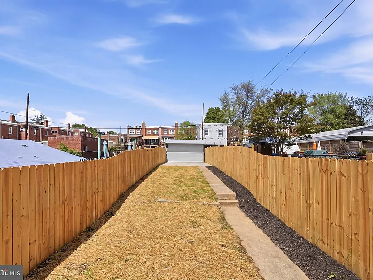 129 Hamilton St NW — Photo 20