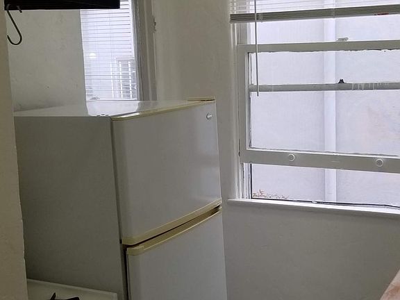 4th image of 455 N Genesee Ave #102