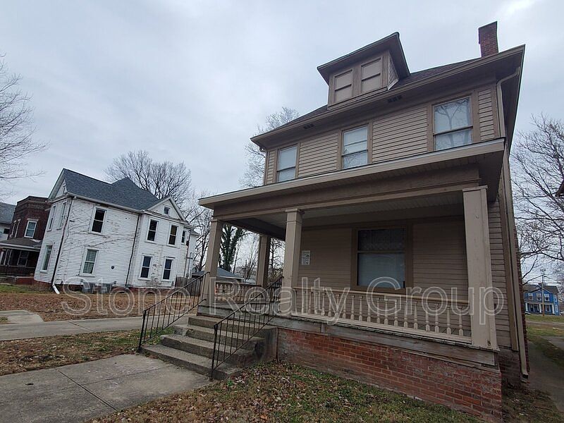 1st image of 704 1/2 S Center St