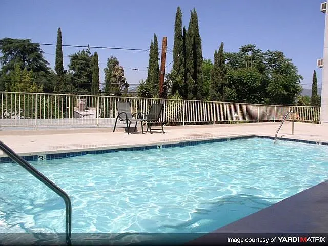 Oxnard Plaza — Photo 3