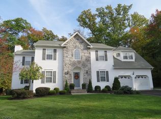 10 Willow Ridge Ln, Cedar Grove, NJ 07009