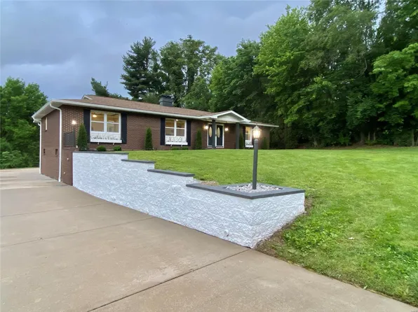 6020 Cherokee Ave, Glen Carbon, IL 62034