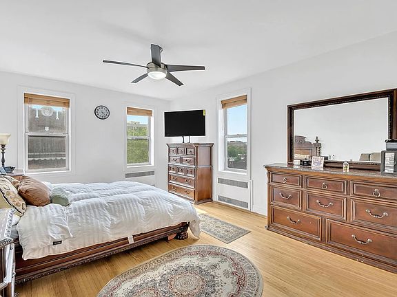 5th image of 3505 72nd St APT 4D