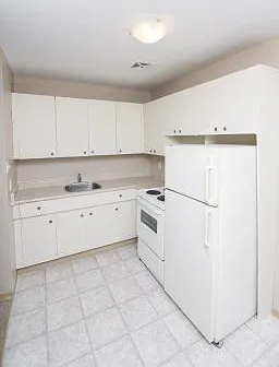 1035 Powers St — Photo 7