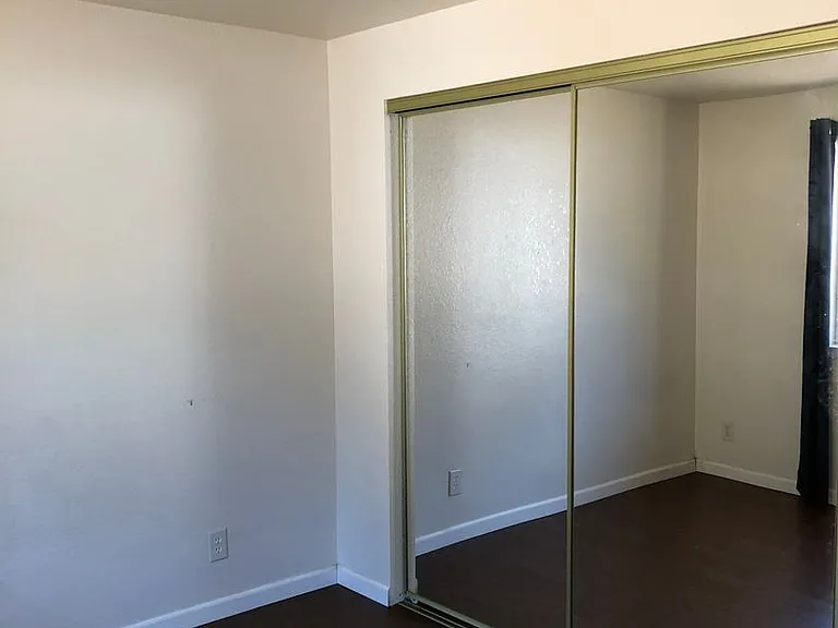 3259 Johnson St — Photo 4