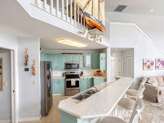 3rd image of 637 Pineridge Ct