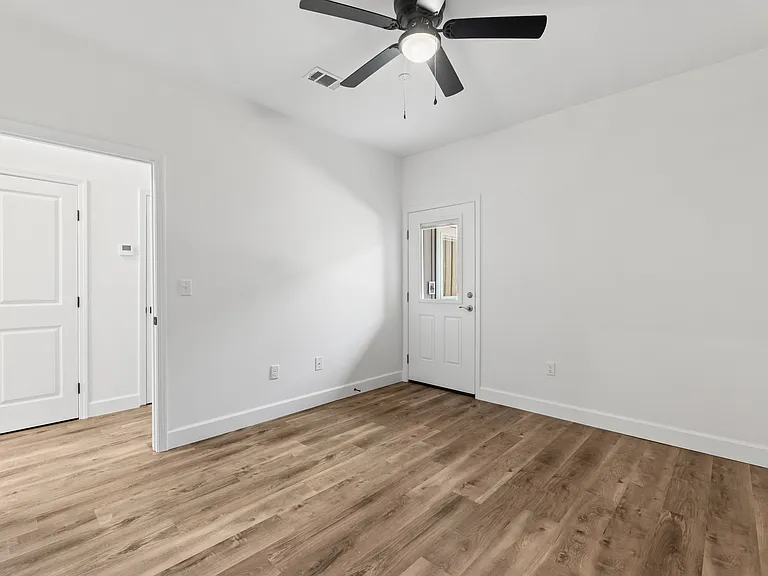 912 Barrow St #2 — Photo 13