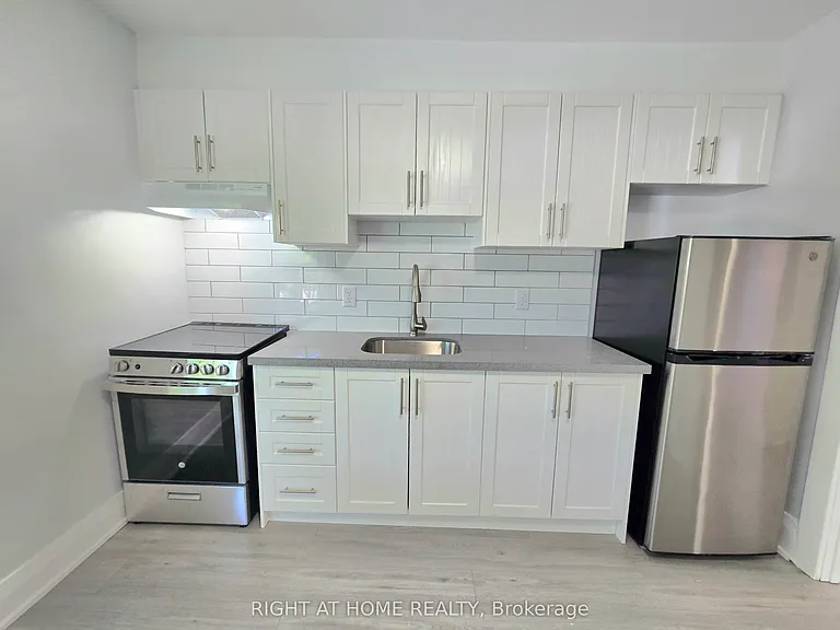 344 Glebeholme Blvd #UPPER — Photo 3