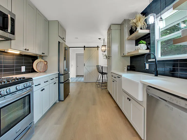 2910 W Crawford St — Photo 10