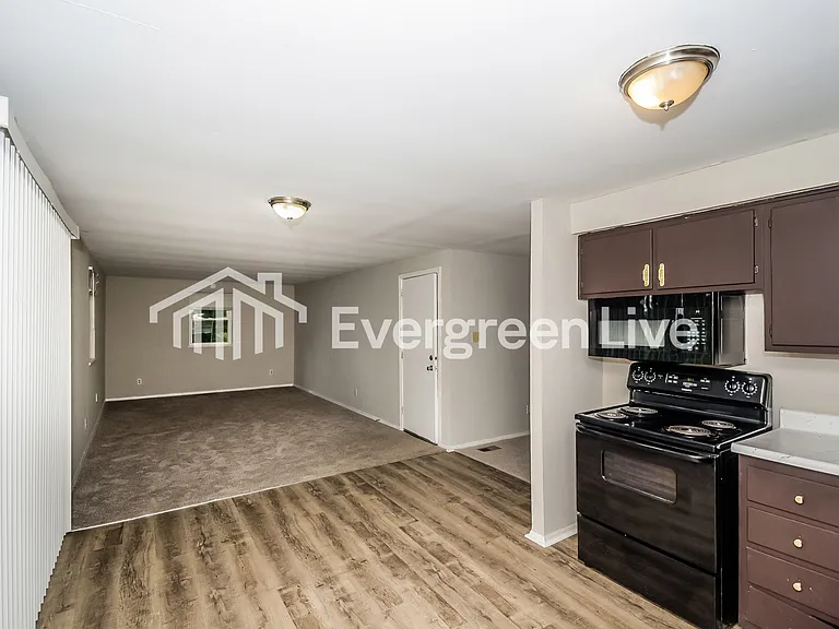 10407 Chris Dr — Photo 3