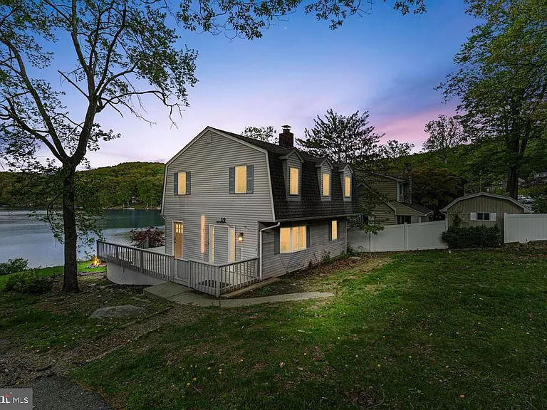 39 Upper Lakeview Ave — Photo 18