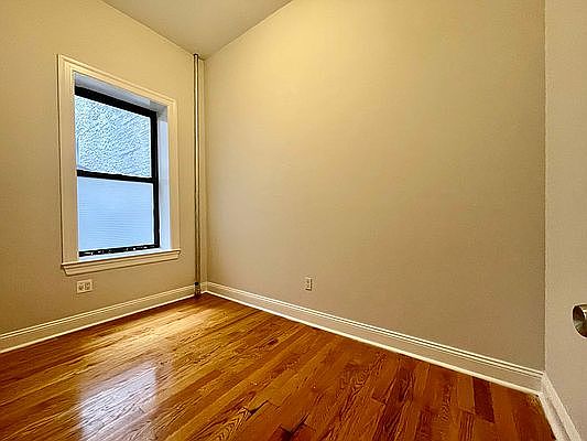 5th image of 132 Thompson St APT 4